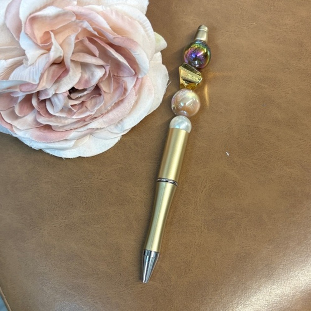 Elegant Gold and Pearl Pen